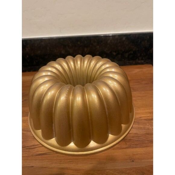 Nordic Ware Elegant Party Gold Bundt Pan - Picture 2 of 9